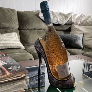 Wine bottle holder/decor